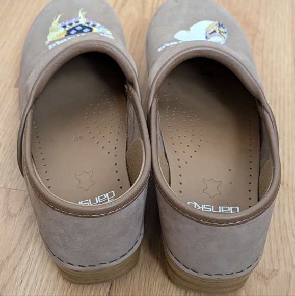 Dansko Twin Pro Beige Tan "No Prob Llama" Print Mules Clogs Shoes Size 40 US 10 - Picture 5 of 16